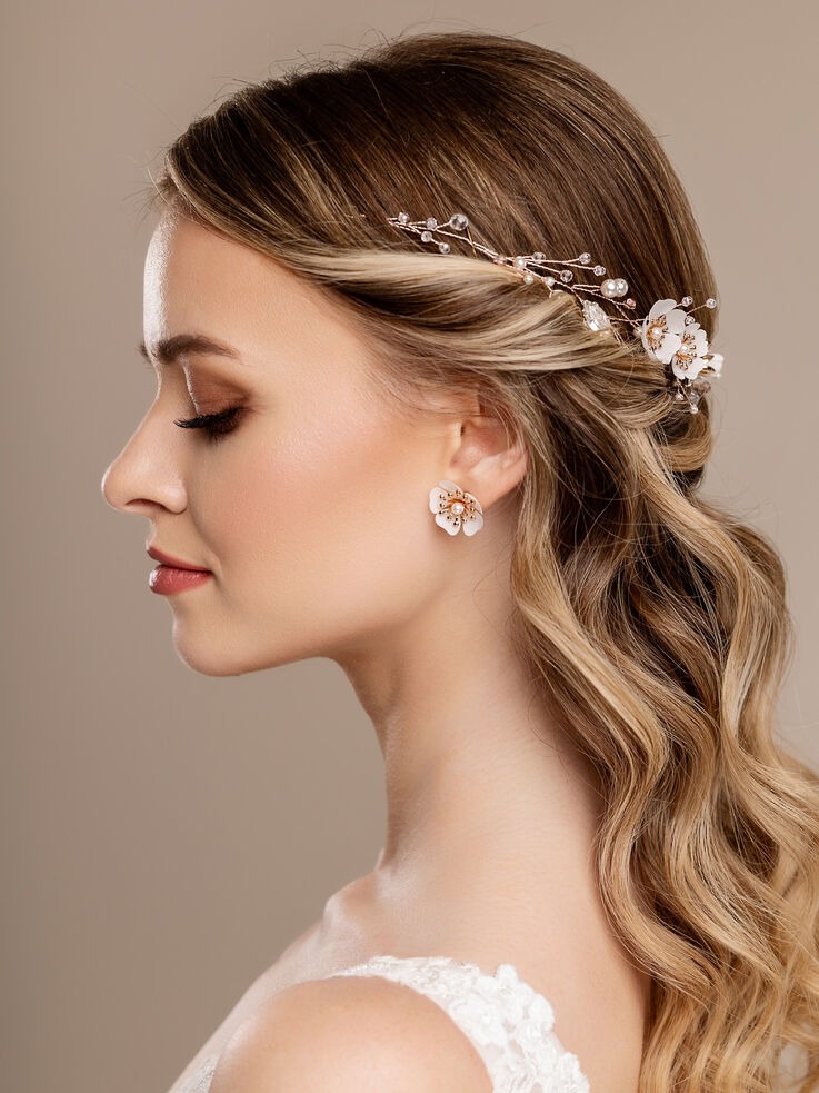 Biżuteria ślubna komplet delikatna kwiaty perły kolczyki wianek opaska różowe złoto CANDE Wedding Workshop